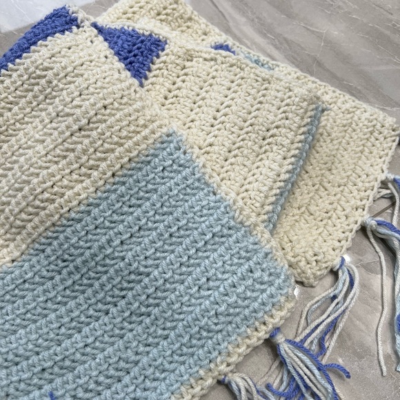 Colour block crochet scarf - Picture 2 of 2